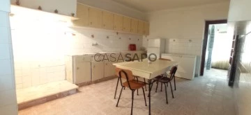 House with commercial space 3 Bedrooms +2