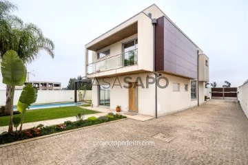 Semi-Detached House 5 Bedrooms