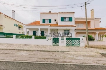 Semi-Detached House 4 Bedrooms