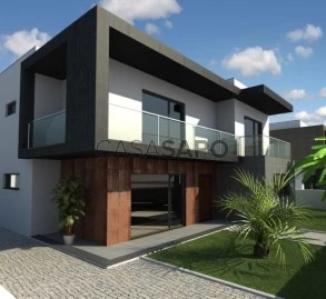 Semi-Detached House 4 Bedrooms