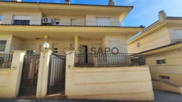 Semi-Detached House 4 Bedrooms +1