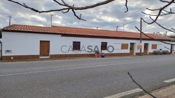 Casa com espaço comercial T2