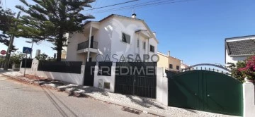 Semi-Detached House 3 Bedrooms