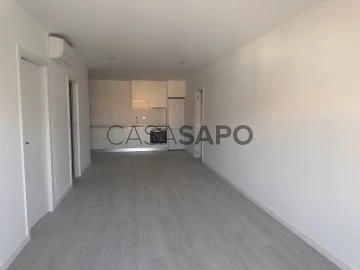 Apartment 1 Bedroom Triplex