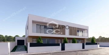 Semi-Detached House 4 Bedrooms