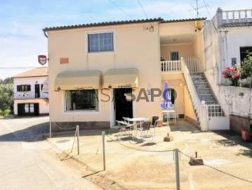 Casa com espaço comercial T2 Duplex