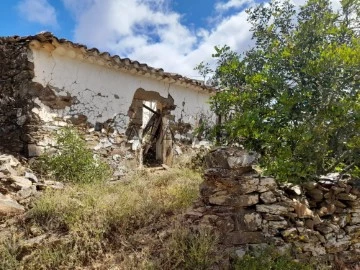 Ruins 3 Bedrooms