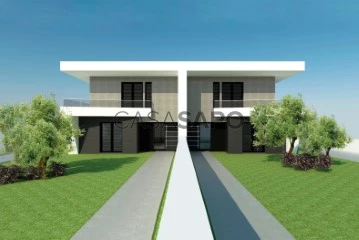 Semi-Detached House 4 Bedrooms