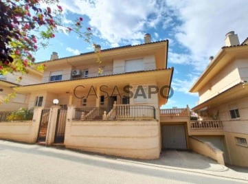 Semi-Detached 4 Bedrooms Triplex