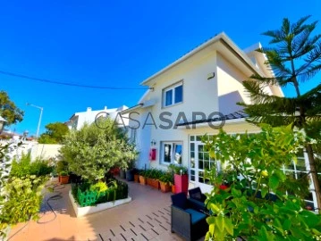 Semi-Detached House 4 Bedrooms