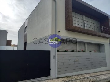 Semi-Detached House 4 Bedrooms Triplex