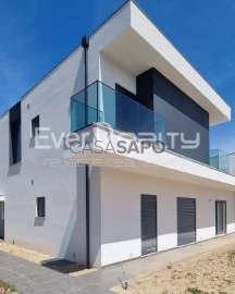 House 4 Bedrooms