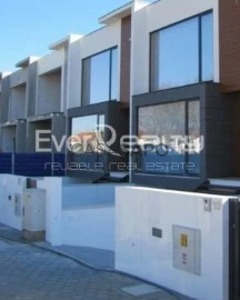 House 3 Bedrooms Triplex