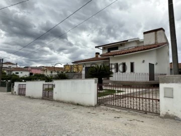 Casas e apartamentos para venda em Caíde de Rei perto de: Estação de  Comboios de Caíde - SUPERCASA