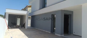 Moradia Geminada T4 Duplex