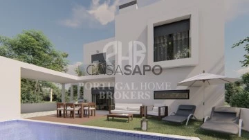 Semi-Detached 4 Bedrooms Duplex