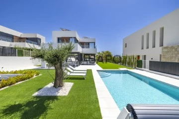 Villa 4 Bedrooms Triplex