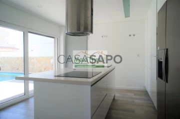 Detached House 4 Bedrooms Triplex