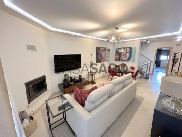 Vivienda adosada 5 habitaciones