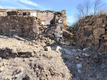 Ruine 2 Pièces