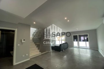 House 4 Bedrooms Duplex