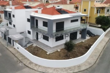 House 3 Bedrooms Duplex