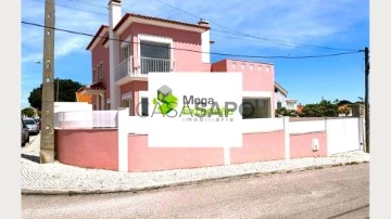 House 3 Bedrooms Triplex