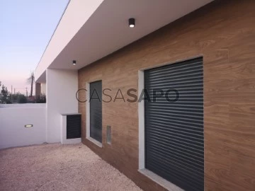 Semi-Detached House 4 Bedrooms