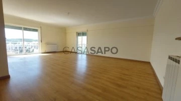 Apartment 2 Bedrooms Triplex