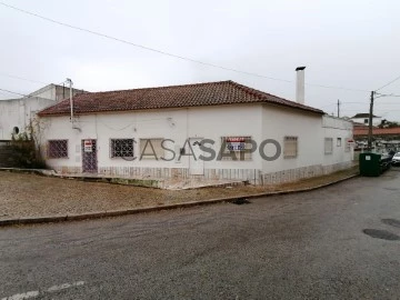 Casa com espaço comercial T2