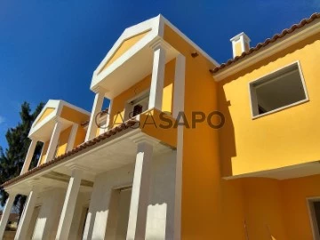 House 4 Bedrooms Triplex