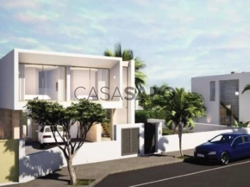 House 3 Bedrooms Duplex