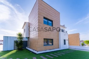 Detached House 4 Bedrooms Triplex