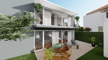 House 3 Bedrooms Triplex