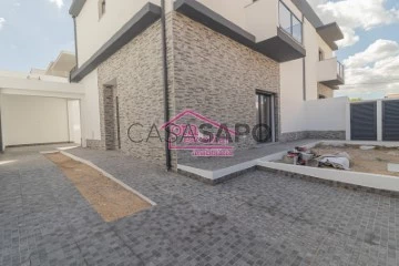 Semi-Detached House 3 Bedrooms