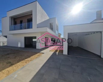 Semi-Detached House 4 Bedrooms