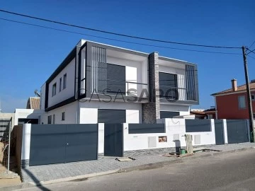 Moradia Geminada T4 Duplex