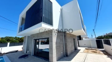 Moradia Geminada T4 Duplex