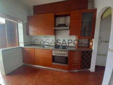 Apartment 2 Bedrooms Triplex