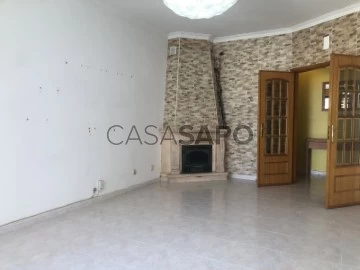 Apartment 2 Bedrooms Triplex