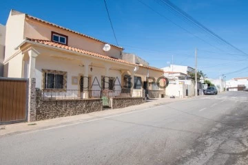 House with commercial space 3 Bedrooms +1 Duplex