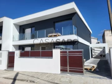 Semi-Detached House 4 Bedrooms Duplex