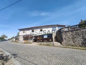 Casa com espaço comercial T6 Duplex