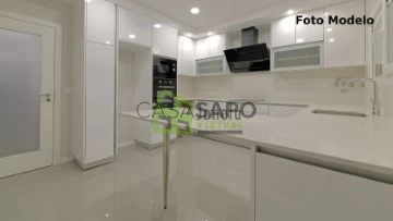 Semi-Detached House 3 Bedrooms Triplex