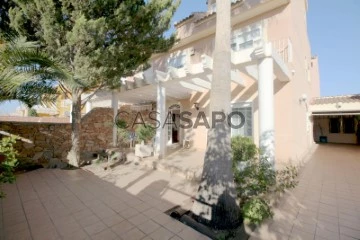 Semi-Detached 4 Bedrooms Triplex