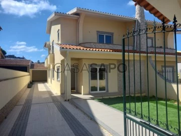 Semi-Detached House 4 Bedrooms Triplex