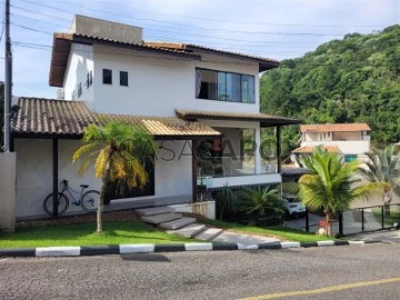 Casa em condomínio T4 Triplex