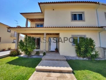 Semi-Detached 4 Bedrooms Duplex