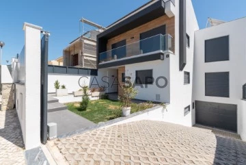 Semi-Detached House 3 Bedrooms Triplex