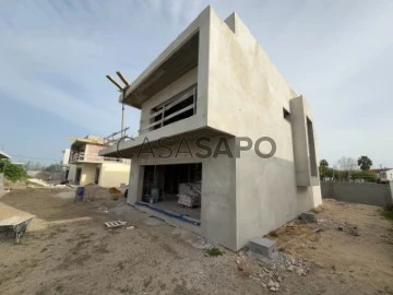 House 4 Bedrooms